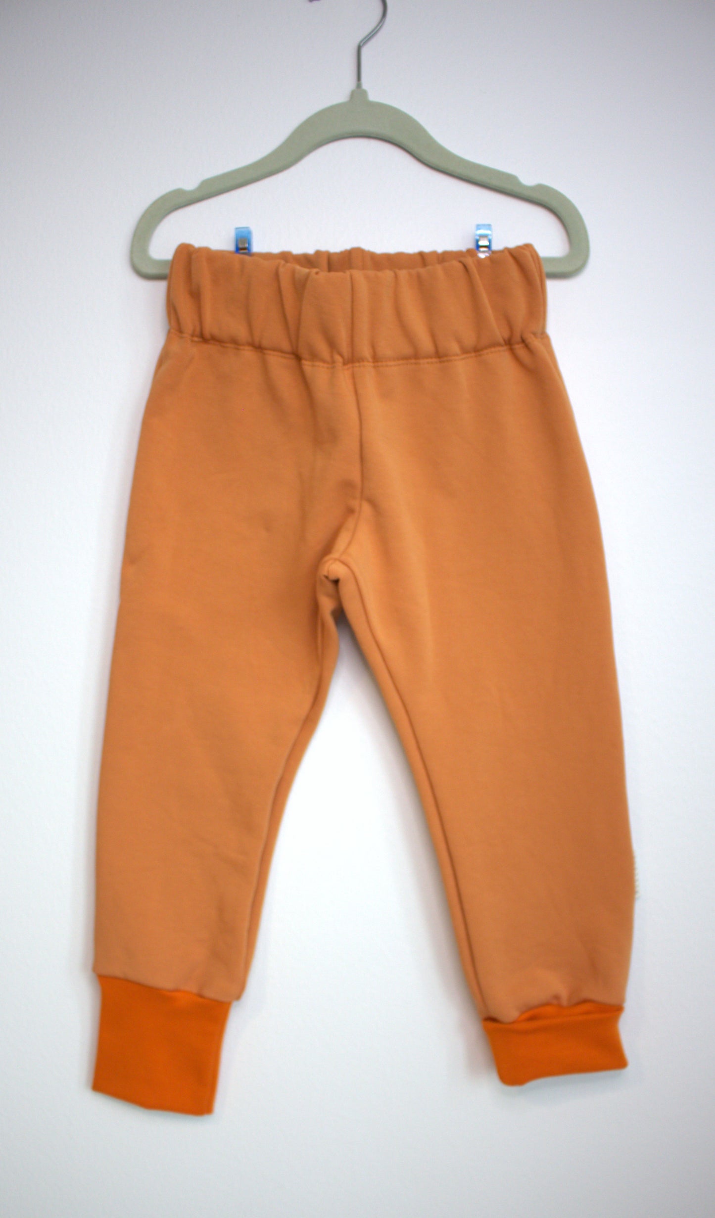 Collegehousut oranssi