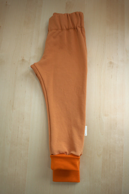 Collegehousut oranssi